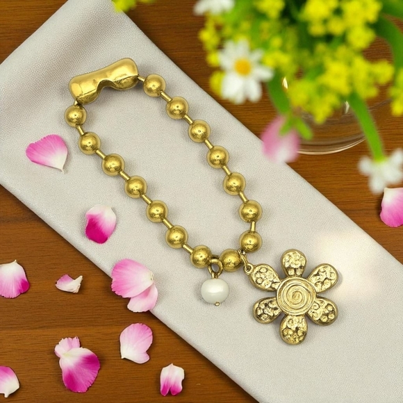 ๐๏ธ24K Gold Plated Chunky Beaded Bracelet with Freshwater Pearl & Flower Charm๐ธ - Picture 13 of 15
